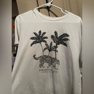 Cute graphic tee!